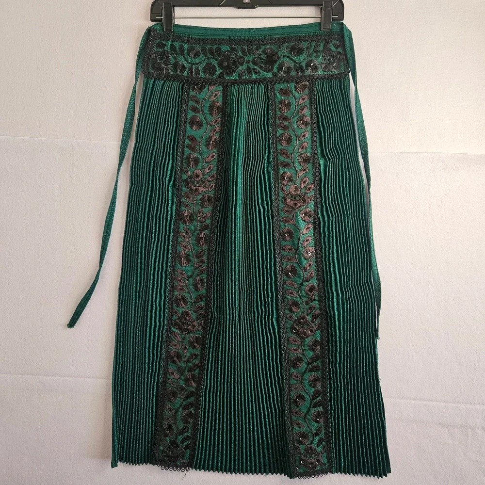 Vtg Kalotaszeg Transylvania‎ Embroidered Sequin Vest Pleated Wrap Skirt Apron